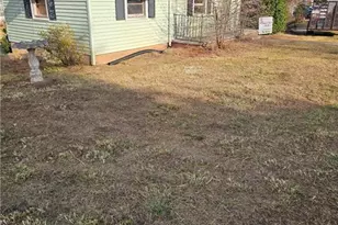 491 Pleasant Hill Dr, Elkin, NC 28621 - Photo 1