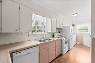 108 Hinshaw Ave, Yadkinville, NC 27055 - Photo 9