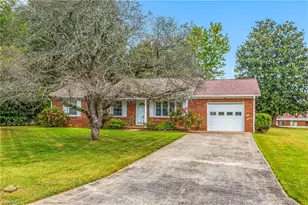 108 Hinshaw Ave, Yadkinville, NC 27055 - Photo 1