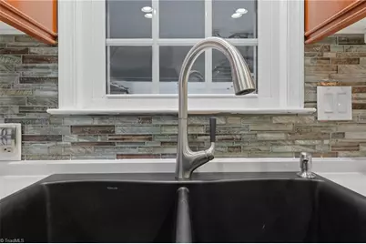 4 Kempton Drive, Greensboro, NC 27406 - Photo 7