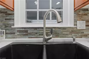 4 Kempton Dr, Greensboro, NC 27406 - Photo 7