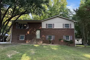 220 Knollwood Dr, Eden, NC 27288 - Photo 1