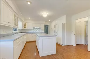 42 Kemp Rd E, Greensboro, NC 27410 - Photo 15