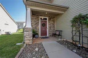 1391 Land Grv Dr, Kernersville, NC 27284 - Photo 3