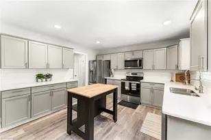 6065 Hedgerow Cir, Clemmons, NC 27012 - Photo 11