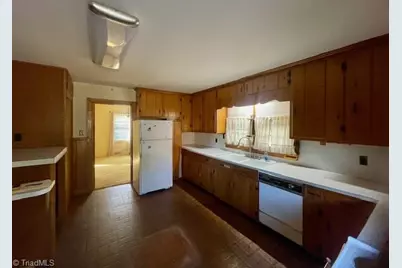 302 Lakewood Drive, Lexington, NC 27292 - Photo 7