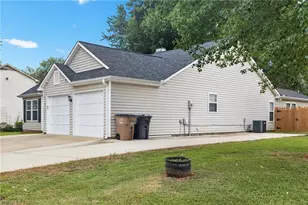 3815 Pineway Dr, Greensboro, NC 27405 - Photo 3