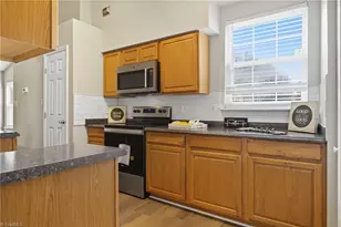 3815 Pineway Dr, Greensboro, NC 27405 - Photo 11