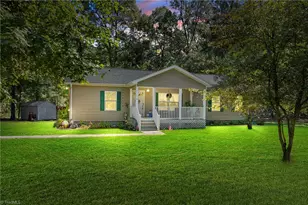 170 Garrett Ln, Thomasville, NC 27360 - Photo 1