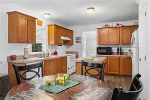 170 Garrett Ln, Thomasville, NC 27360 - Photo 9