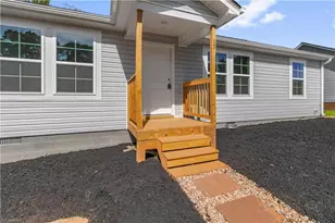 17 Grace Dr, Thomasville, NC 27360 - Photo 3