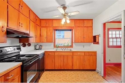 526 Ashland Drive, Greensboro, NC 27403 - Photo 9