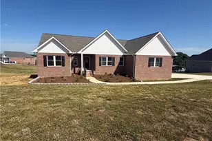 130 Oak Pointe Ln, Wilkesboro, NC 28697 - Photo 7
