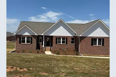 130 Oak Pointe Lane, Wilkesboro, NC 28697 - Photo 3