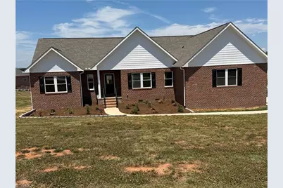 130 Oak Pointe Lane, Wilkesboro, NC 28697 - Photo 5