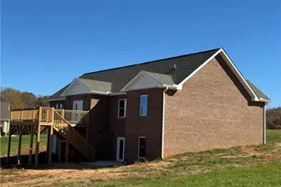 130 Oak Pointe Ln, Wilkesboro, NC 28697 - Photo 3