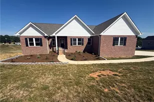 130 Oak Pointe Ln, Wilkesboro, NC 28697 - Photo 1