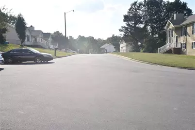 1036 Glenmont Road, Winston-Salem, NC 27107 - Photo 7