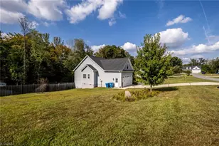 5604 Ashview Ct, Summerfield, NC 27358 - Photo 3