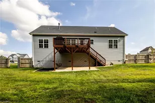 5604 Ashview Ct, Summerfield, NC 27358 - Photo 11