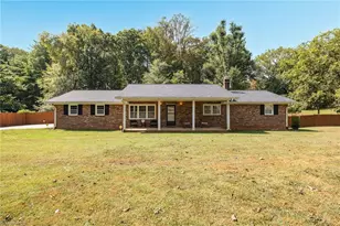 702 Cedar Ln, Reidsville, NC 27320 - Photo 1