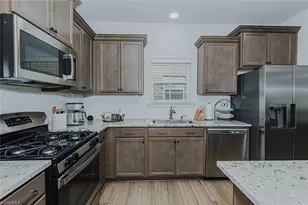 1074 Stowe St, Burlington, NC 27215 - Photo 7