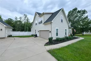 3437 Country Ln, Reidsville, NC 27320 - Photo 5