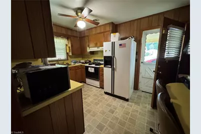 1471 W Westmoreland Road, King, NC 27021 - Photo 5