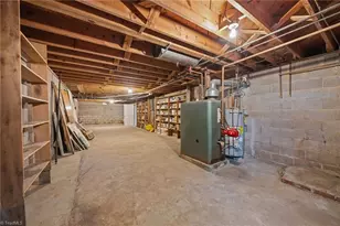 502 W Hunter St, Madison, NC 27025 - Photo 27