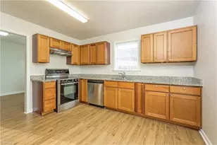 4403 Pleasant Valley Rd, Greensboro, NC 27406 - Photo 7