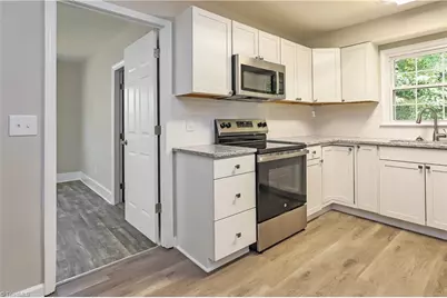 2108 Cottage Place, Greensboro, NC 27455 - Photo 7