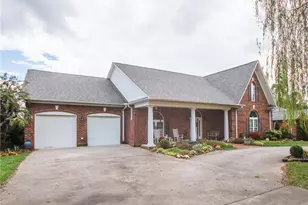 148 Magnolia Dr, North Wilkesboro, NC 28659 - Photo 9