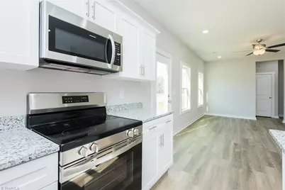 415 E Lee Avenue, Yadkinville, NC 27055 - Photo 7