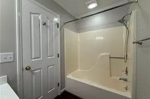 815 Meadowstone Dr, Winston-Salem, NC 27104 - Photo 11