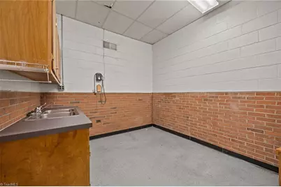 201 Fourth Street, Walnut Cove, NC 27052 - Photo 25