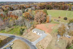 516 Lake Mullis Rd, Harmony, NC 28634 - Photo 21