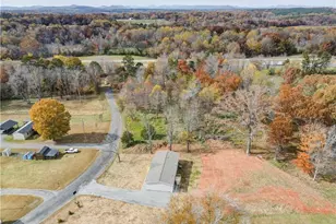 516 Lake Mullis Rd, Harmony, NC 28634 - Photo 27