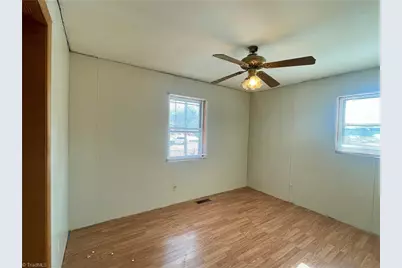 217 Lakeview Drive E, Thomasville, NC 27360 - Photo 11