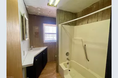 217 Lakeview Drive E, Thomasville, NC 27360 - Photo 9