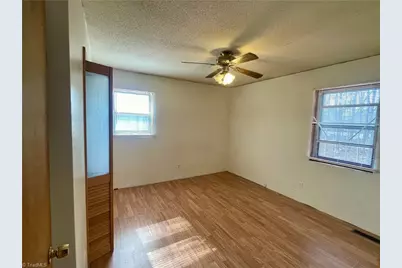 217 Lakeview Drive E, Thomasville, NC 27360 - Photo 9