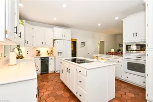 6204 Muirfield Dr, Greensboro, NC 27410 - Photo 9