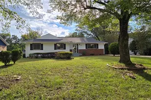 1746 Stoneybrook Dr, High Point, NC 27265 - Photo 3