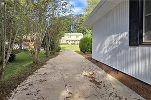 1746 Stoneybrook Dr, High Point, NC 27265 - Photo 39