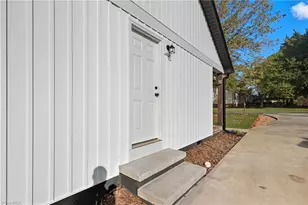 218 Taylor St, Yadkinville, NC 27055 - Photo 37