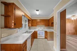 615 Paris St, Graham, NC 27253 - Photo 11