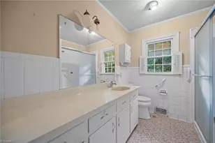 615 Paris St, Graham, NC 27253 - Photo 15