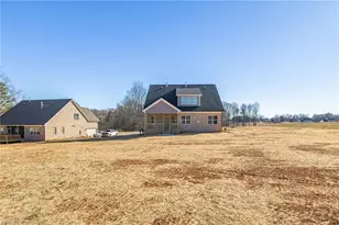 8305 Pyramid Dr, Summerfield, NC 27358 - Photo 37