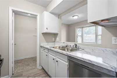 319 E Montcastle Drive #Unit B, Greensboro, NC 27406 - Photo 7