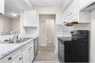 319 E Montcastle Drive #Unit B, Greensboro, NC 27406 - Photo 9