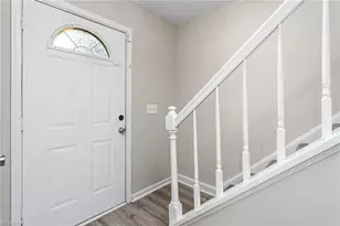 319 E Montcastle Dr, Greensboro, NC 27406 - Photo 3